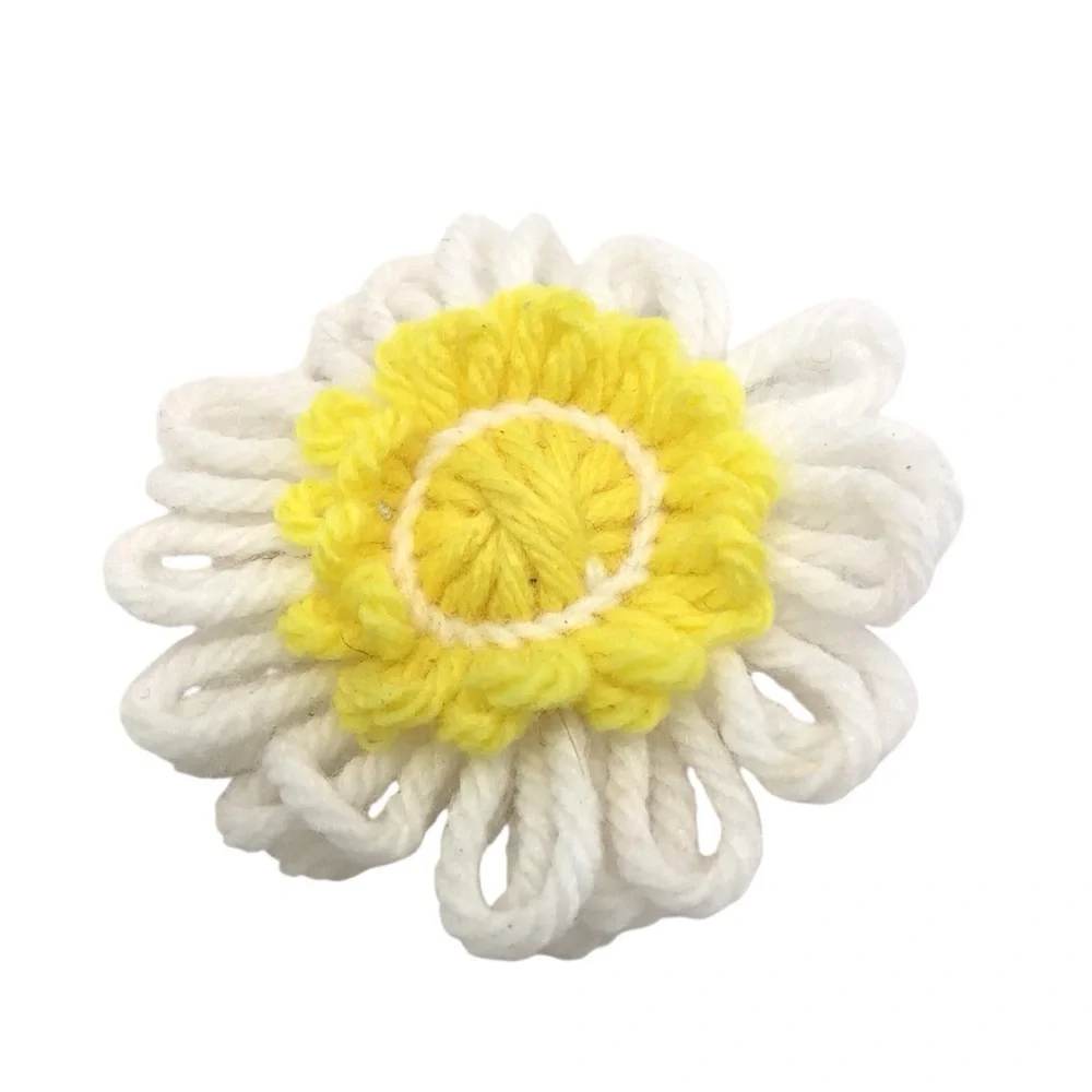 Vintage Handmade 70’s Crocheted Flower Daisy Pin
